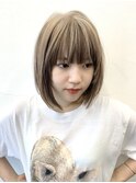 アンブレラカラーホワイトグレージュレイヤーカットこなれミディ