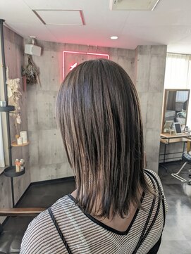 トゥーミー(to mee) セピアグレージュ♪【新田】