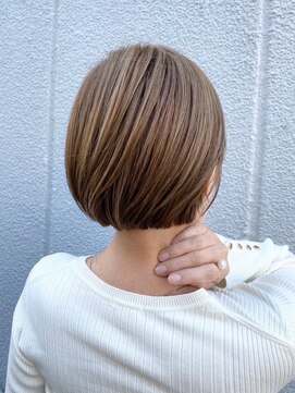 アンド アノン(and anon) ベージュ　ミニボブ　切りっぱなし