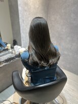 ノア(noa)&nbsp;ブリーチしないWケアカラーでアッシュグレー