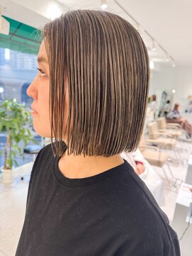 ノラ ウメダ(NORA UMEDA) ボブ地毛ハイライトミルクティーベージュインナーハイライト