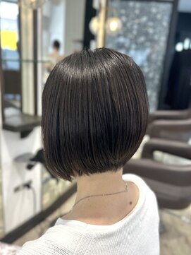 フィラージュ サロンドウィズ(filage SALON DE WITH) 前下がりショートスタイル