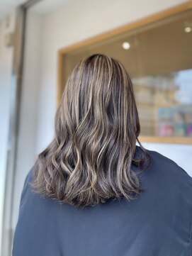 ミルバイラトット(MiL by Latot) コントラストハイライトカラー♪