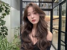 韓国風を意識したレイヤーカット[ダブルカラー/前髪カット/インナーカラー/レイヤーカット/ハイライト］