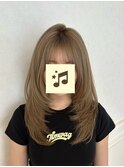 柔らかベージュで透明感レイヤースタイル°・*:.。.