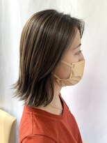 カミエ(kamie) 透明感あふれるホワイトミディアム×大人っぽいカラー