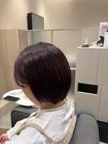 ラシンバンノラ(Lashinvan Nola)&nbsp;ショートボブ×ボルドーカラー