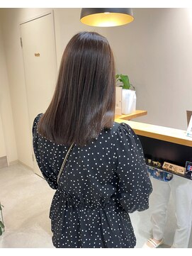 ビアノバ(via nova) 明るめベージュの艶カラー