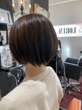 ローレン(LOREM) 丸みシルエット/丸みショート/大人ガーリー/くすみグレージュ