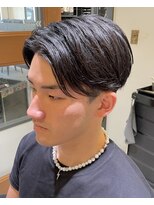 フリーク バーバーショップ 都島店(FREAK BARBER SHOP) 黒髪ナチュラル毛流れツーブロックセンターパート