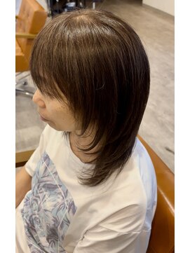 ヌニル(nunill) 明るすぎない白髪ぼかし×ミディアムウルフレイヤー