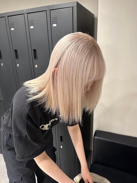 ベレーザ 渋谷(BELEZA) 12201艶髪ホワイトブロンド切りっぱなしボブ韓国マロンベージュ
