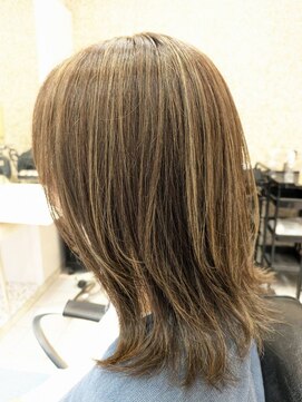 ヘアーデザインムーヴ(Hair design MOVE) 白髪ぼかしハイライト 明るい白髪染め 白髪染め卒業