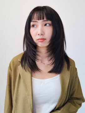 シスタ(SISTA) 黒髪ミディアムレイヤーカットくびれヘアオン眉