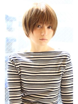 レウナ 外苑前(Reuna) 大人女子・タイトショートで小顔力アップ