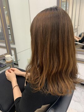 エスカーラ 表参道(THE ESCALA) 縮毛ありでもゆるふわミディアム【タビラマユミ】