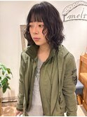 《宮本》ボブ無造作レイヤーロング前髪パーマアッシュブラック