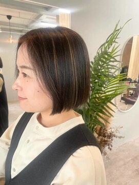 プラム(plum.) コンパクトボブ/白髪ぼかしハイライト