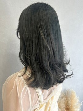 ミュラ(mulah) ブリーチ透明感カラーオリーブグレージュ*コテ巻きセミロング