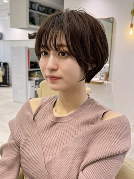 アンド ストーリーズ(&STORIES) 前髪あり耳掛け丸みくびれショートボブ20代30代40代50代（蘭）