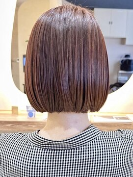 ヒビヲ(HIBIO) ワンブリーチダブルカラーハイトーンショート切りっぱなしボブ