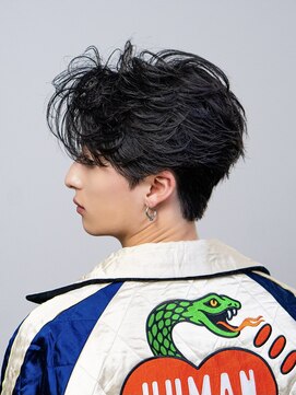 オーシャントーキョー(OCEAN TOKYO) 韓国ヘアカルマパーマコンマバングセンターパート黒髪ウルフ