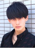 ブルーブラック前下がりマッシュショート刈り上げツーブロック