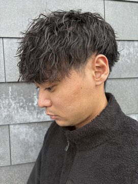 ヒュイル バイ ニアウ(Hwyl by Niau) メンズマッシュシャドウパーマスパイラルパーマニュアンスパーマ