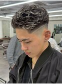 極道パーマホワイトメッシュフェード短髪メンズ髪型