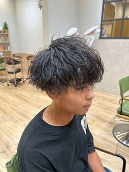 men's salon B's 春日井市民病院前店【メンズサロン ビーズ】の写真/「パーマが落ちる瞬間」まで計算。クセ毛も悩みも強みに変える、カット理論に基づいたオーダーメイドパーマ