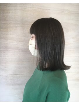 アヴァン(avan.) 外ハネ 重めミディアム 切りっぱなしミディアム