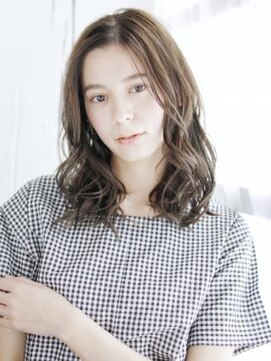 ヘアメイク ナル(hair make nalu) センターパートのAラインミックスカール