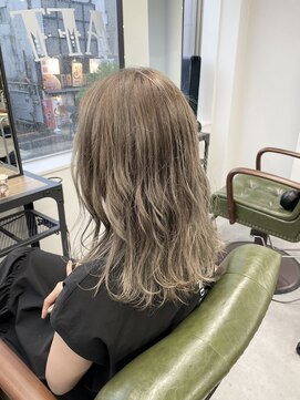 シャフト(SHAFT) ハイトーングレージュ