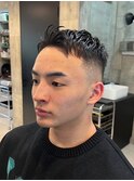 1379黒髪ツーブロック刈り上げフェード束間短髪ショートバーバー