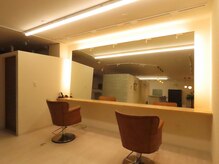 トゥージュ ベル(Toujours Belle)の雰囲気（間接照明×ダイナミック斜めミラー開放感、仕上がり可愛く演出）