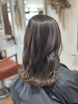 ヘアメイク アンフィ(amphi) 波巻きベージュ