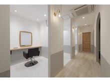 ココア グロウ(COCOA Glow)の雰囲気（二階には個室を完備。お子さん連れや周りが気になる方にオススメ）
