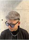 スキンフェードブリーチシルバーツーブロックバーバー短髪