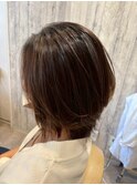白髪を活かして自然な明るさをプラス。白髪染めハイライト