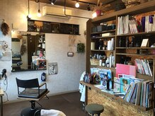 インダストリアル風店内になっています。