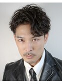 かき上げセンターパートルーズパーマ黒髪ビジネスサイドパート