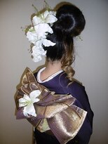 デザインヘアーピアジェ 八木店(DESIGN HAIR PIAGET)&nbsp;２８年度成人式★斬新エレガント★カサブランカのお花もピアジェ