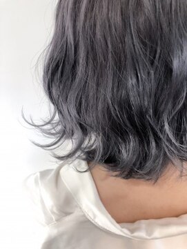 ジーナ(XENA) ホワイトシルバーグレー