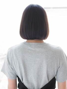 ルティア(Lutia) ブラウン切りっぱなしボブ