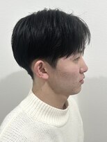 ヒュイル バイ ニアウ(Hwyl by Niau) センターパートメンズカットパーマ刈り上げショートパーマ