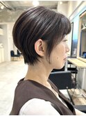 大人女性のショートスタイル/グレージュ/耳かけ/