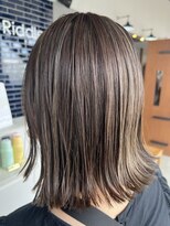 リドル ヘアー 駒生店(Riddle HAIR)&nbsp;切りっぱなし外ハネ、ハイライト