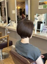 ヘアーメイクロージー 八軒店 (HAIR MAKE ROSY) くびれショート丸みショート白髪ぼかし大人ショートREZO