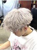 刈り上げマッシュホワイトシルバーカラースパイラルパーマfifth