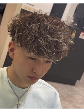 イーラ アメ村店(era) スペインカール　ツイストスパイラル眉カットメンズパーマ